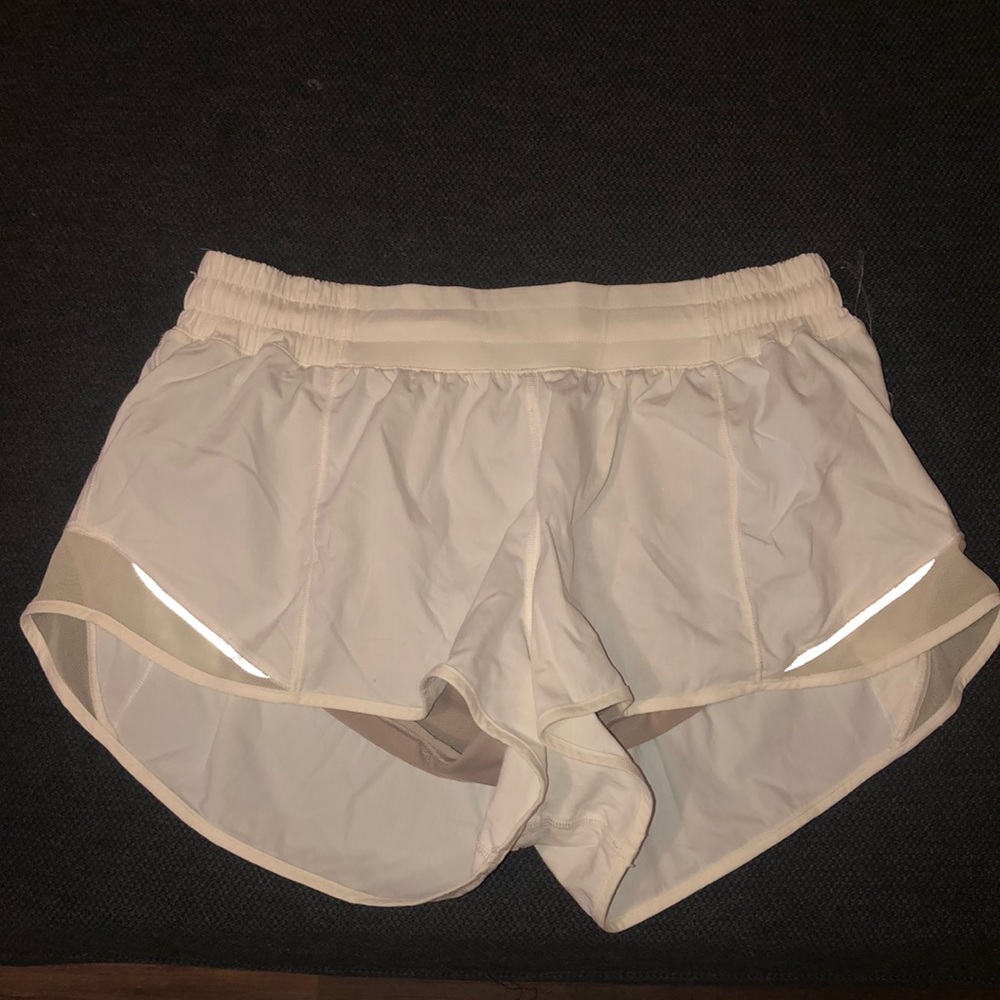 Lululemon Hotty Hot Short II *2.5”